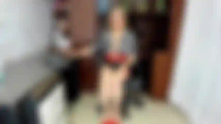 Meine großen freien titten stehen in meinem büro für dich bereit.