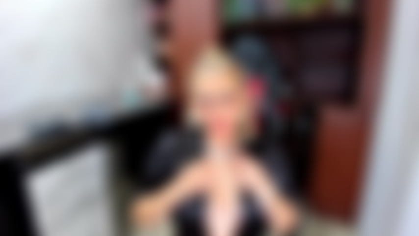 Während ich im büro ein kleid trage.