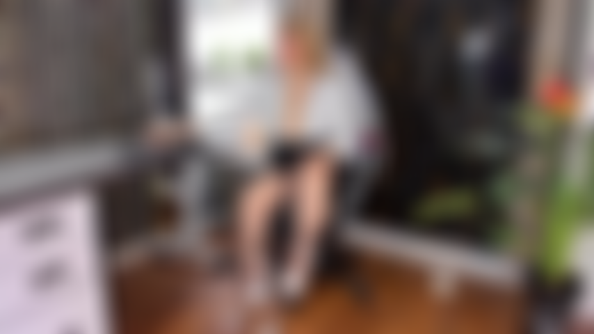 Die masturbiert und mich mit ihrem großen dildo fickt.