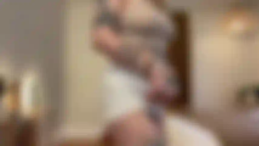 Mein göttlicher arsch zerstört alle, die ihn anbeten.