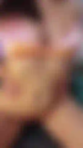 Verzweiflung steht dir gut. Freischalten, wenn du glaubst, dass du meine kurven beim auf- und abwippen ertragen kannst. Begrab dein gesicht in meinen titten und meinen achselhöhlen. Beeindrucke mich.