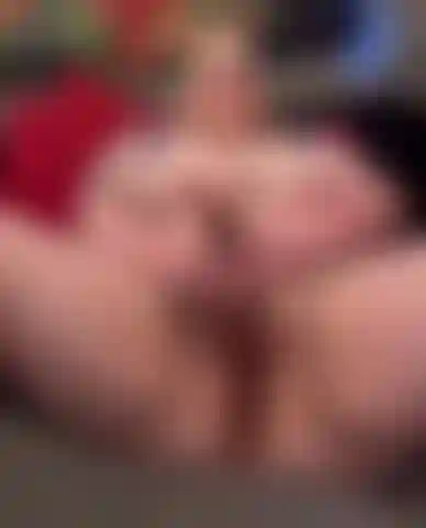 Ein dildo klatscht auf meine muschi.