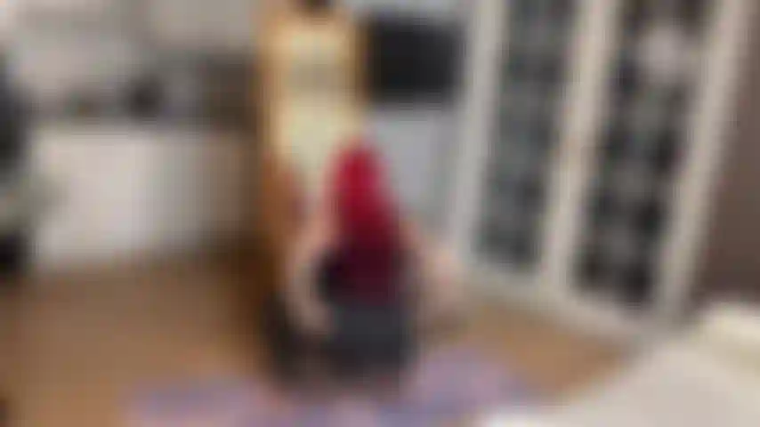 Stiefmutter-rollenspiel - arschanbetung, pov-blowjob mit spritzendem dildo-sperma auf arsch / arschloch spreizen.