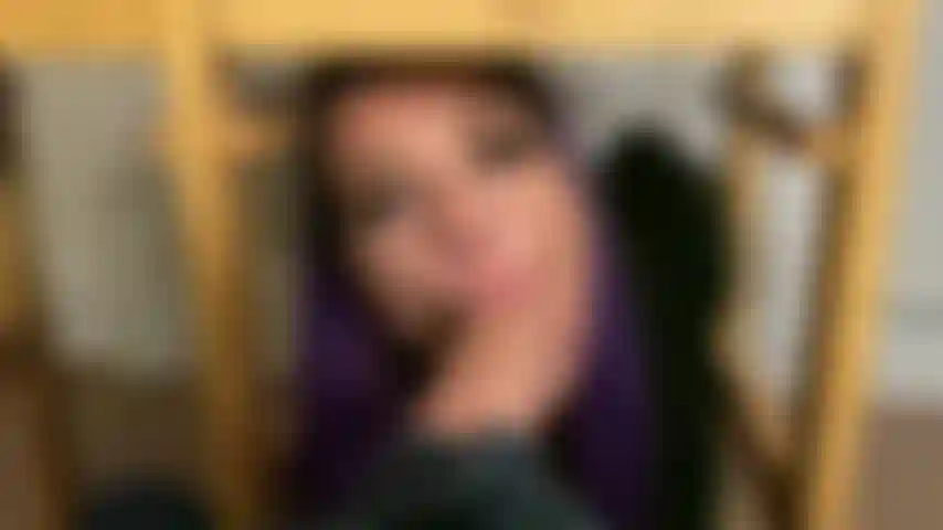 Die dich in deinem büro lutscht und fickt (solo)