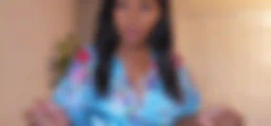 Stiefmutter spuckt erniedrigung aus.