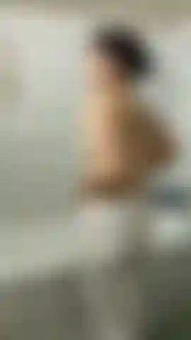 Und nehme eine schaumdusche. Schnüffelst du herum