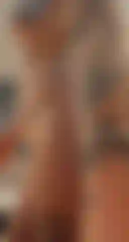 Nackte kniebeugen, booty shakes und twerks.