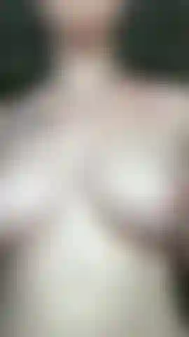 Hüpfende titten in der dusche.