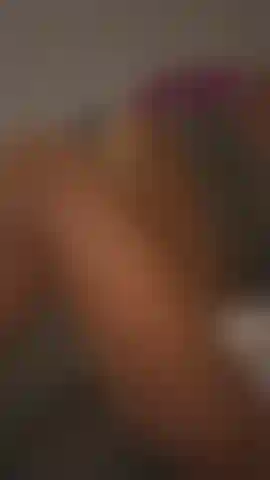 Spiele mit einem feuchten pussy-dildo und schmecke so gut, wie ich aussehe.