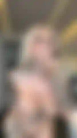 Ein analplug und eine glückliche muschi