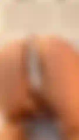 Arschloch-angeberin und buttplug-spiel.