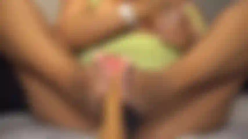 Deinen schwanz barfuß melkt.