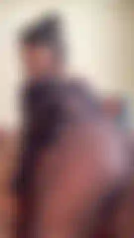 Topless-joi + deep throat + pussyplay und twerking.