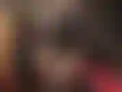 Streichle zusammen mit deiner herrin, die ihren großen weißen schwanz und lange schwarze latexhandschuhe trägt. Streichle ihn ganz langsam und genieße die leichteste, sinnlichste berührung, während du meinen großen, fleischigen schwanz anbetest.