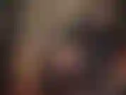 Körperanbetung – die herrin zeigt diesen sehr heißen bodysuit, bevor sie zu einer seidigen roten satinbluse und einem hoch taillierten satinhöschen mit vollem rücken für den klassischen, echten vintage-look-fetischisten wechselt.