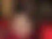 Nackter hintern, nackte füße, sexy sohlen und hohe bögen, streichelnder weißer strapon.