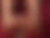 Nackter fuß-footjob auf einem weißen, unbeschnittenen dildo – die herrin reizt diesen schwanz wie verrückt, indem sie ihre zehen sanft am schaft entlang gleiten lässt, sie um die eichel schlingt und die bögen auf und ab bewegt …