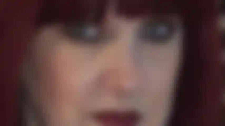 Herrin, mit ihrem intensiven blick werden ihre knie weich.