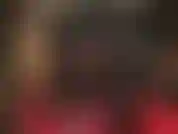 Unglaublicher hintern und beine in engen schwarzen leggings, kombiniert mit leder und high heels. Wenn die hose runterkommt, bewundern sie meinen tollen hintern in hautfarbenen, durchsichtigen strumpfhosen.