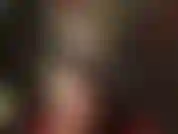 Herrin im rauchgrünen gummi-outfit, streichelt ihren riesigen schwarzen schwanz und spritzt mit ihren glänzenden latexhandschuhen das sperma aus deinem.