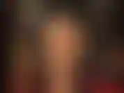 Knie dich hinter mich und nimm meinen großen schwanz tief in deinen mund, bis deine nase meinen arsch erreicht. Schnüffle, während du mit deiner kehle meinen schwanz massierst.