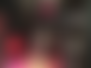 Schlage die beine übereinander und trage schwarze strumpfhosen, bin fußfetischist und verehre nylonfüße.