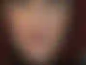 Trink den leckeren speichel, der von meiner zunge tropft. Das ist die art von kuss, die du von deiner domina bekommen wirst.