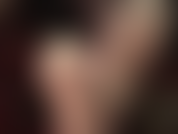 Mein sockenliebender sub wird durch flauschig weiche socken an meinen füßen gereizt. Wenn er meine socken nicht richtig säubert, bekommt er ein paar harte schläge mit meiner reitgerte und dann die wohltuende berührung meiner weichen socken.