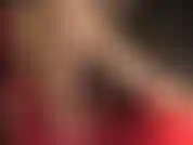 Wenn du eine schwäche für extra hauchdünne und glänzende hautfarbene strumpfhosen hast, ist das genau das richtige für dich! Diese nylons sind so hauchdünn, dass du sie kaum spürst. Wie deine göttin dich langsam mit füßen, beinen und hintern neckt. Superheiß!