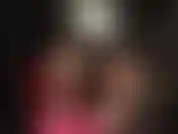 Deine latexgöttin wird dich mit einem großen schwarzen schwanz ausfüllen.