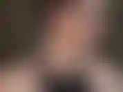 Geben sie ihrem fetisch für seidig weiche, glänzende satinhandschuhe nach. Herrin verführt sie in zwei paar opernhandschuhen, gold und champagner.