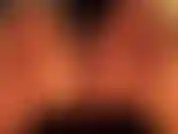 Fußfetischistin in transparenten latexstrümpfen – hautnahe anbetung der perfektesten füße, die sie jemals finden werden, gekleidet in durchsichtiges gummi.