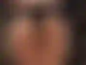 Unglaubliche arschverehrung im tanga-bodysuit und durchsichtigen hautfarbenen strumpfhosen.