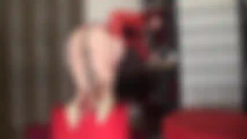 Facesitting mit einem großen schwanz, der in deinen mund gemolken wird – zusammen mit meinem arsch auf deinem gesicht bekommst du einen großen schwanz in deinen hals geschoben.