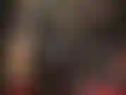 Herrin vivian in einem engen schwarzen latex-catsuit und einer gummihaube, latexhandschuhen und einem großen weißen strapon. – Verehre glänzende fetisch-perfektion in hautengem gummi mit strapon-dominanz.