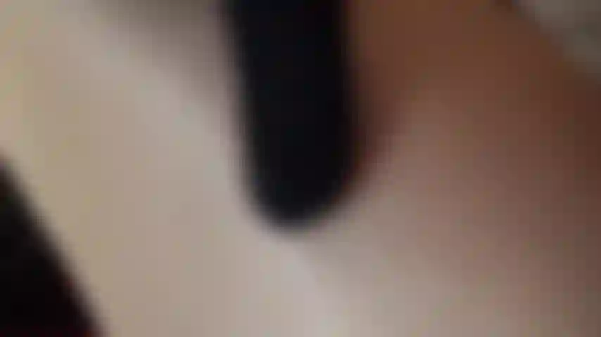 Die anbetung glänzender brauner strumpfhosen führt zum pegging mit den schwarzen 20 cm der herrin. Sie nimmt deinen hübschen kleinen weichei-mund und hat einen weiteren schwarzen schwanz, mit dem sie deine boypussy füllen kann.