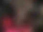 Deine ledergöttin neckt und verführt mit ihren fantastischen langen nylonbeinen und absätzen. Ich weiß, dass es dir spaß machen würde, dich an diesen beinen zu reiben ...