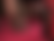 Die netzstrumpfhosen mit naht und pantoletten mit hohen absätzen verehrt – sehen sie in einer sexy beinansicht zu, wie die herrin ihre sexy füße in verschiedene pantolettenpaare schiebt, von niedrigen lederpantoletten bis hin zu hohen plateauschuhen.