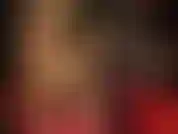 Sph mit einem massiven schwarzen strapon zwischen glänzenden strumpfhosenschichten – die herrin schiebt ihren riesigen bbc unter eine glänzende strumpfhose und neckt sie mit einem minidildo, der ihrem erbärmlichen schwanz ähnelt.