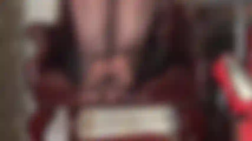 Fußfetisch in nahtnylons und nackt mit footjob auf einem unbeschnittenen dildo.