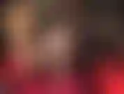 Herrin neckt einen schwanz mit sexy riemchensandaletten und strumpfhosenspitzen.