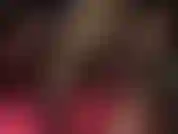 Blaues latex, spitzenstrümpfe, plateau-pumps, fußfetisch – herrin vivian in gummi und nylons kann man einfach nicht widerstehen. Dein schwanz pocht. Herrin neckt mit heels und füßen.