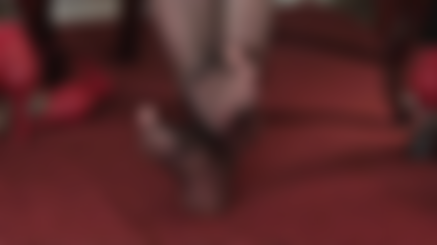 Fußfetisch in schwarzen, hauchdünnen nahtstrumpfhosen. Diese füße sind zum fetischisieren da. Weiche sohlen, süße, sanft wackelnde zehen. Kannst du sie riechen?