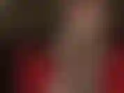 Hypno mit gesicht und nylonfüßen in mehreren lagen strumpfhosen. Fokus auf die fußbewegungen.