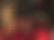 Herrin vivian, kleidet sich in enges, sexy, glänzendes gummi. Latex wurde für diese erstaunlichen kurven gemacht.