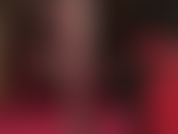 Ein outfitwechsel zu schwarzen, durchsichtigen strumpfhosen und weißen jeans für den fußjungen, um das wackeln der sexy, weichen nylonfüße von herrin vivian zu bewundern.