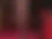 Ein outfitwechsel zu schwarzen, durchsichtigen strumpfhosen und weißen jeans für den fußjungen, um das wackeln der sexy, weichen nylonfüße von herrin vivian zu bewundern.