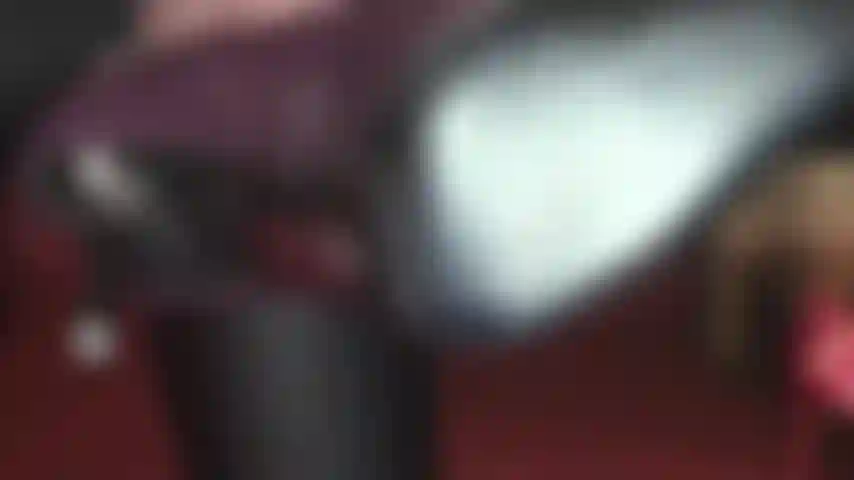 Femdom-schuh- und fußfetisch – das leben ist schön unter den absätzen von herrin vivian.