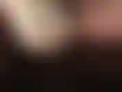 Weiße latexhandschuhe auf einem stryker-strapon – die herrin melkt sanft jedes bisschen sperma aus diesem schlüpfrigen, geschmierten schwanz.