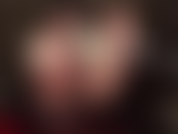 Herrin vivian streichelt ihren großen weißen schwanz und zeigt dabei ihre sexy nackten füße.